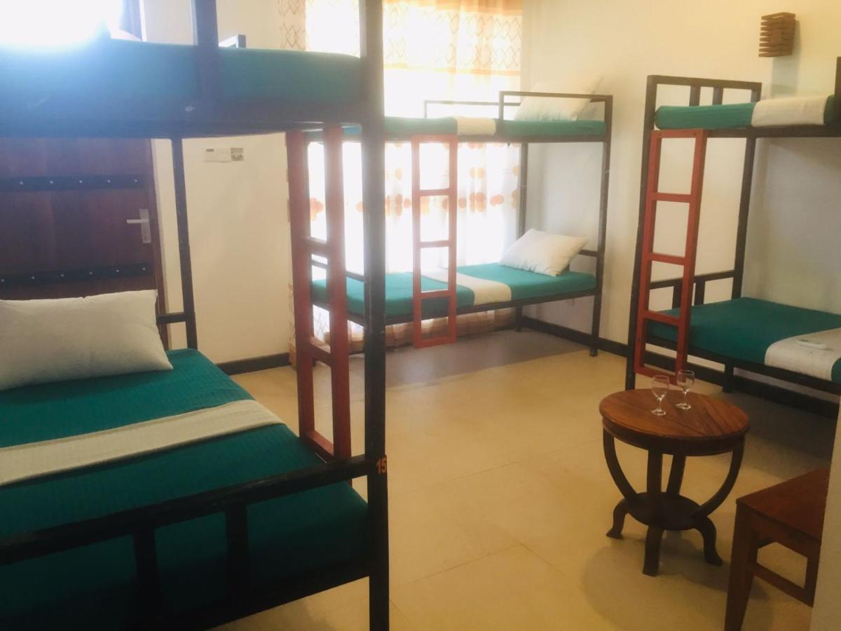 One More Night Hostel&Resort Sigiriya Zimmer foto