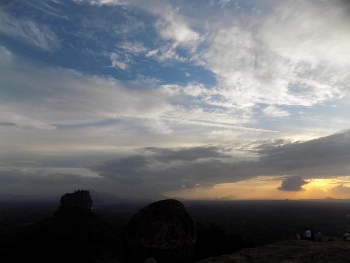 One More Night Hostel&Resort Sigiriya Exterior foto